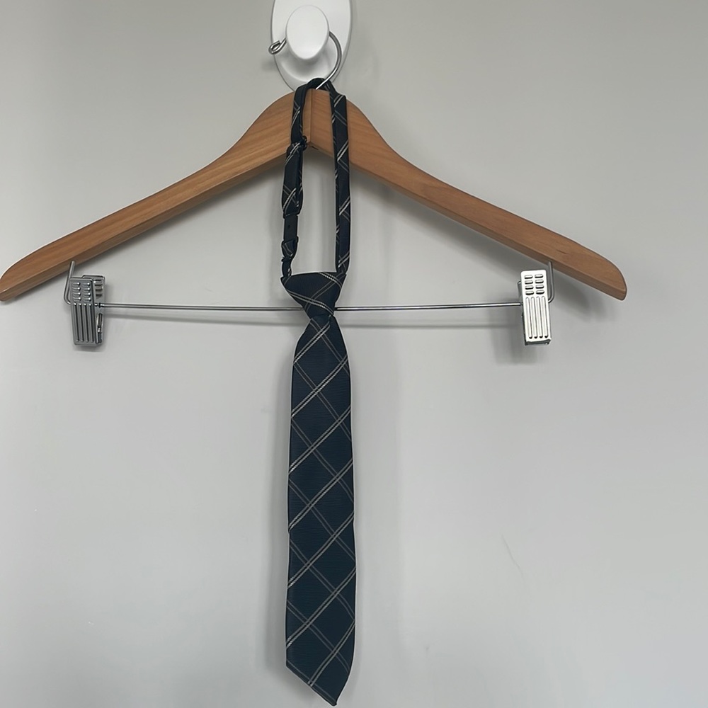 Children's Place Black Adjustable child tie Sz 24M-4T EUC